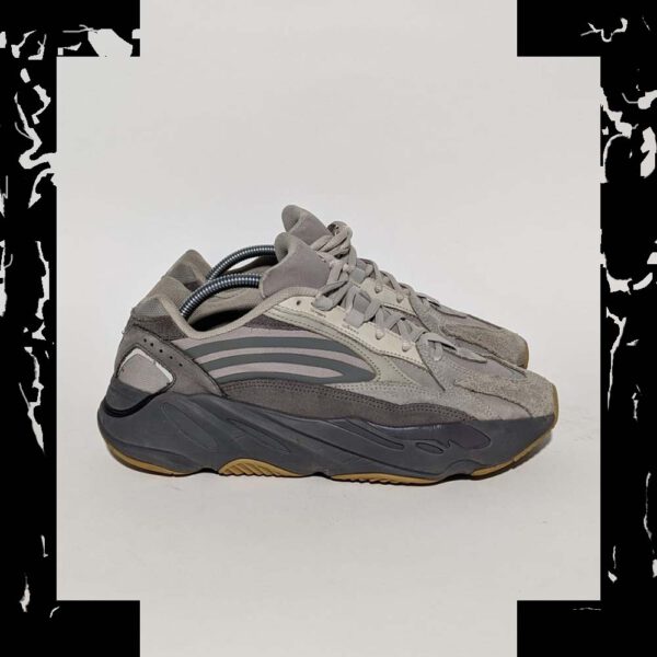 Adidas Yeezy Boost 700